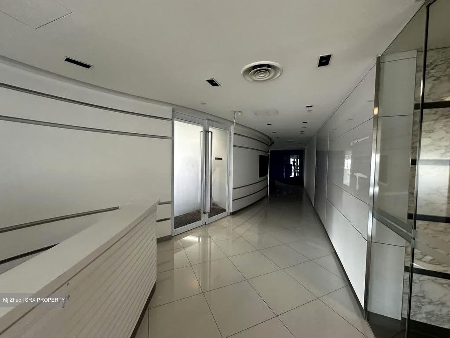 Gateway West (D7), Office #544180561